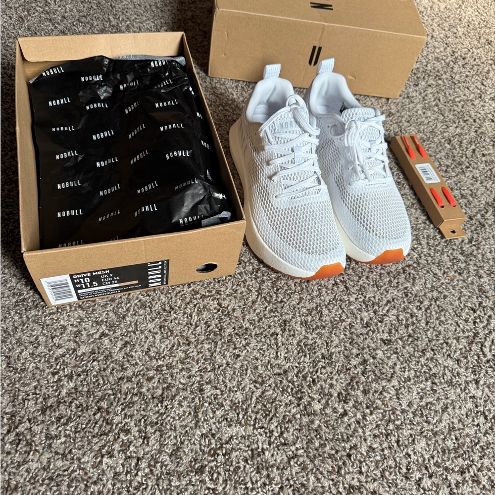 NOBULL Drive Mesh M10 New in Box. Includes new orange laces